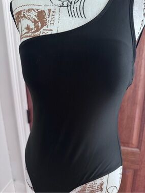 Black One-Shoulder Women’s Swimsuit